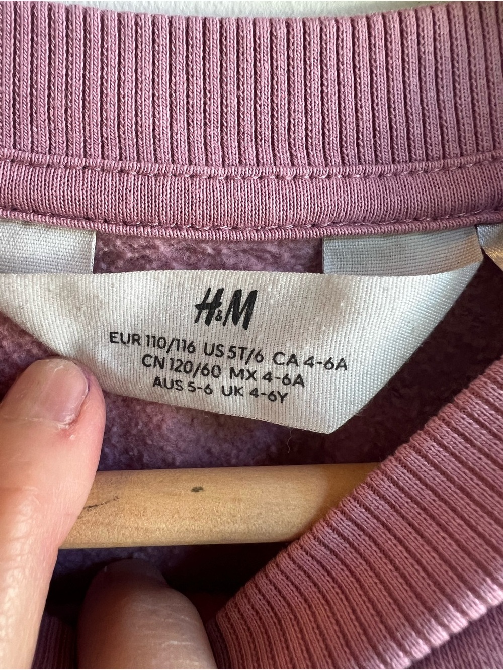 H&M Little Girl Pink Minnie Mouse Disney Crewneck Sweatshirt Size 5/6 - Picture 3 of 5